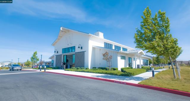 2299 Rustic Oak Ln, Rio Vista CA: https://media.crmls.org/mediaz/1f49d36a-3865-4746-9918-4742d68fd18f.jpg