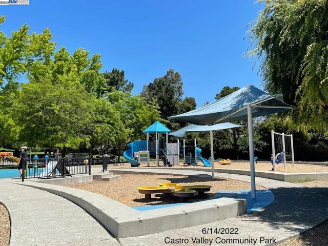 2940 Somerset Ave, Castro Valley CA: https://media.crmls.org/mediaz/1f4a7060-9bd8-4cc6-b236-27156ac829bb.jpg
