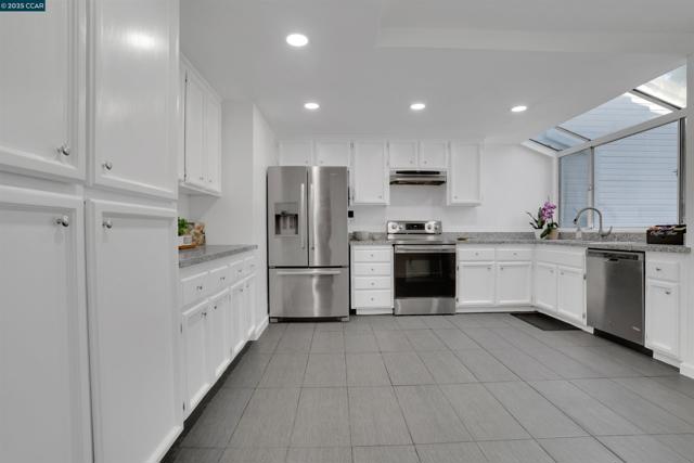 107 Pelican Loop, Pittsburg CA: https://media.crmls.org/mediaz/1f4c801c-5b9e-44f5-87c7-f003055b91f4.jpg