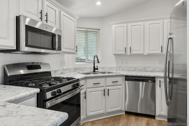 22899 Byron Rd, Crestline CA: https://media.crmls.org/mediaz/1f4c9470-961a-41fc-97da-f02ab3746241.jpg