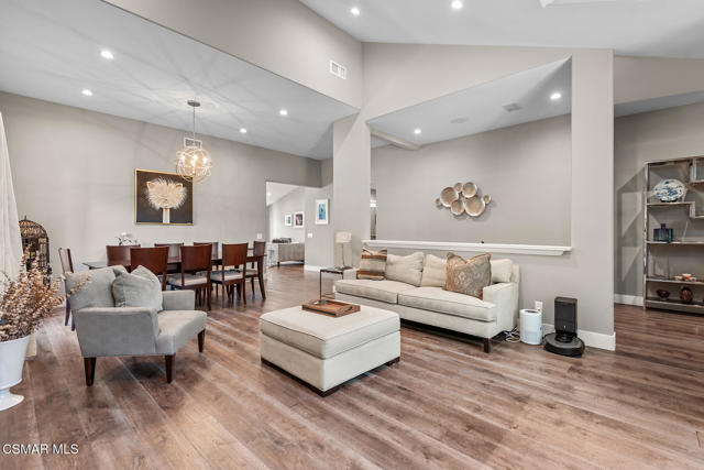 4953 Kilburn Court, Oak Park CA: https://media.crmls.org/mediaz/1f4d6ecd-8804-4217-8460-80e88c634b39.jpg