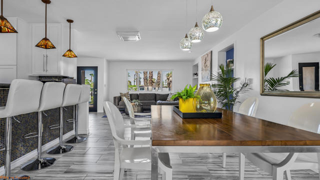 14 Gary Circle, Palm Springs CA: https://media.crmls.org/mediaz/1f4d7ce8-9f51-4284-ad47-c36d8c477a8b.jpg