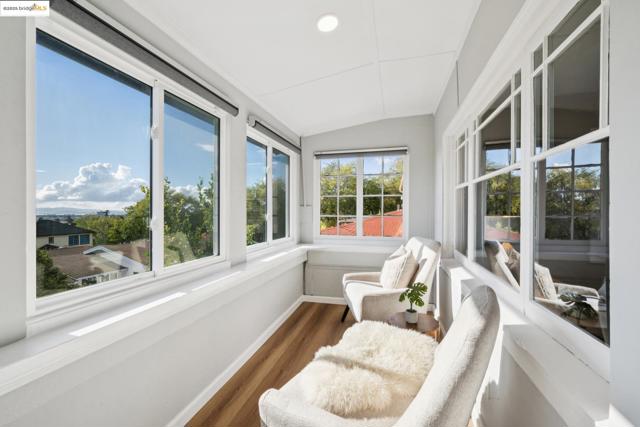 919 Mckinley Ave, Oakland CA: https://media.crmls.org/mediaz/1f4d846a-7adf-48ce-8668-4043f48e9882.jpg