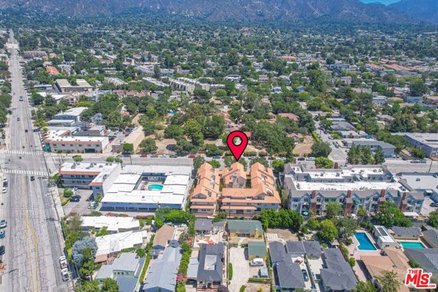 2716 Honolulu Avenue, Montrose CA: https://media.crmls.org/mediaz/1f4e6338-adda-4ef8-a822-8991783ebb2c.jpg