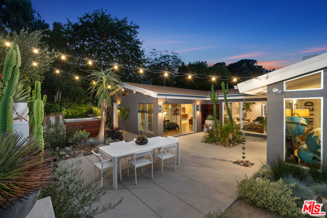 11575 Dona Dorotea Drive, Studio City CA: https://media.crmls.org/mediaz/1f4ea093-63a9-4109-9a50-862025607a1c.jpg