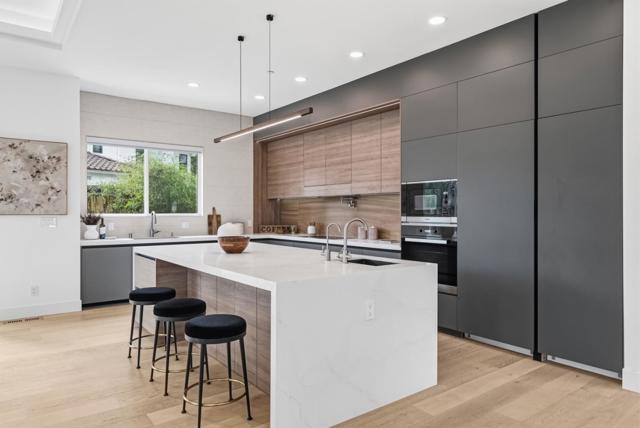 395 Martens Avenue, Mountain View CA: https://media.crmls.org/mediaz/1f4ed063-ca5d-48b6-91a1-ae53179005da.jpg