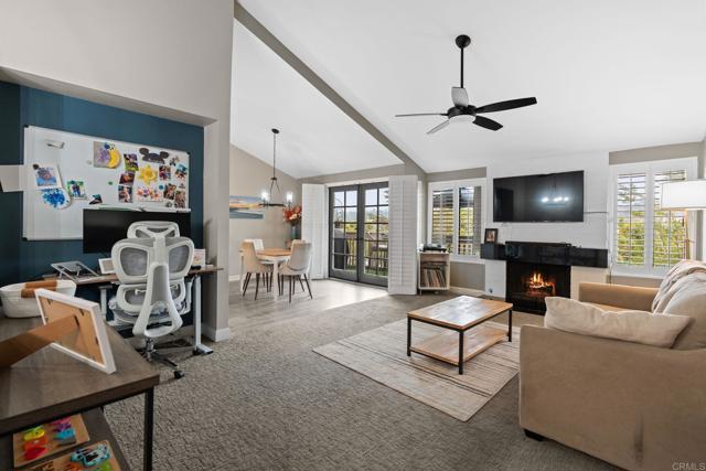 Detail Gallery Image 4 of 40 For 5987 Gaines St, San Diego,  CA 92110 - 2 Beds | 2/1 Baths