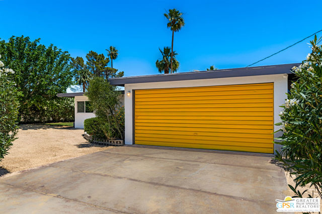 1405 E Tachevah Drive, Palm Springs CA: https://media.crmls.org/mediaz/1f4faf75-0d12-424a-8054-d0ffd38f415f.jpg