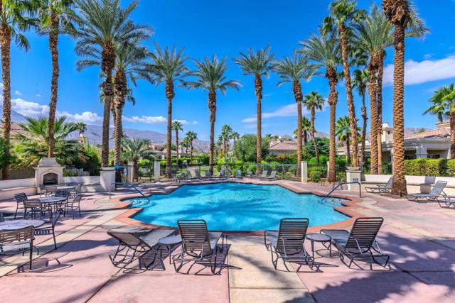 80884 Calle Azul, La Quinta CA: https://media.crmls.org/mediaz/1f503b9e-900b-44e0-a82e-89ebc99969cb.jpg