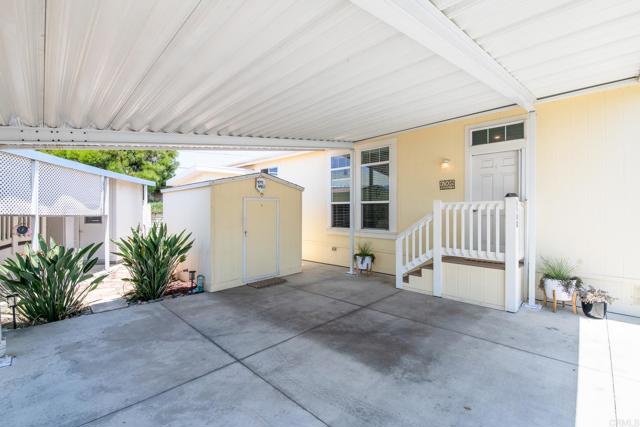 6508 Friendly Place, Carlsbad CA: https://media.crmls.org/mediaz/1f51194e-5ad0-4466-a17e-0da77692b41f.jpg