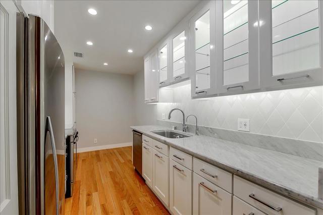 1203 N Sweetzer Avenue, West Hollywood CA: https://media.crmls.org/mediaz/1f513434-2287-44a9-bb28-ed9cfea03c12.jpg