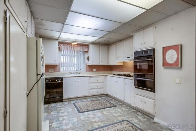 14215 Pecan Park Ln, El Cajon CA: https://media.crmls.org/mediaz/1f516701-222b-454c-b715-f911ef6017ff.jpg