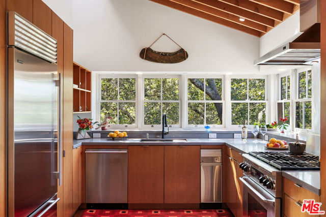 351 Wall Road, Napa CA: https://media.crmls.org/mediaz/1f519011-b514-4199-876e-c8387d86754b.jpg