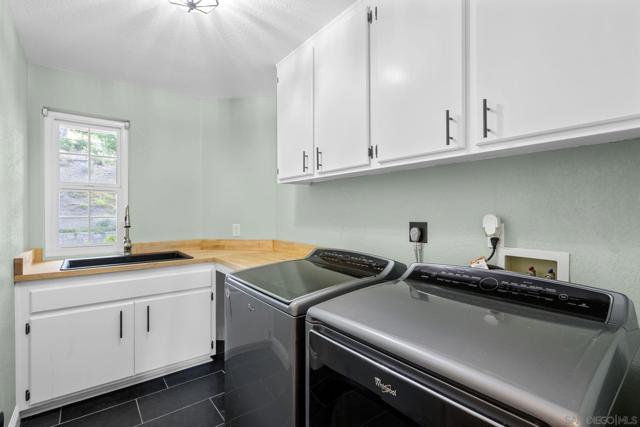 2241 Willowbrook St, Escondido CA: https://media.crmls.org/mediaz/1f51e686-ef13-4f33-8761-908da125abcc.jpg