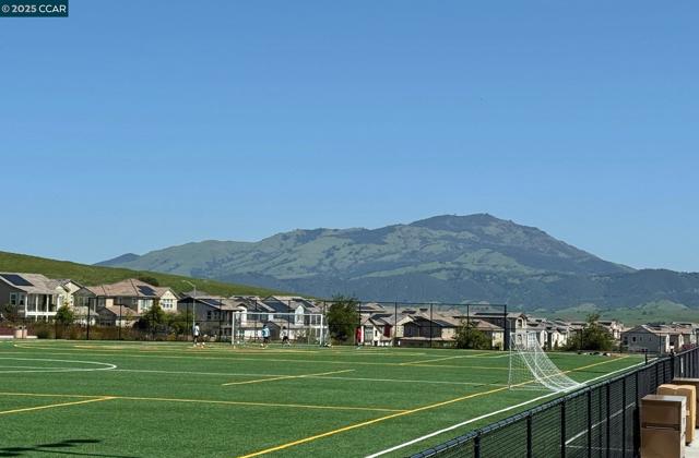 33105 Via Vicenza, San Ramon CA: https://media.crmls.org/mediaz/1f51f04c-9a7a-4b6e-b47b-ff3e9860e106.jpg