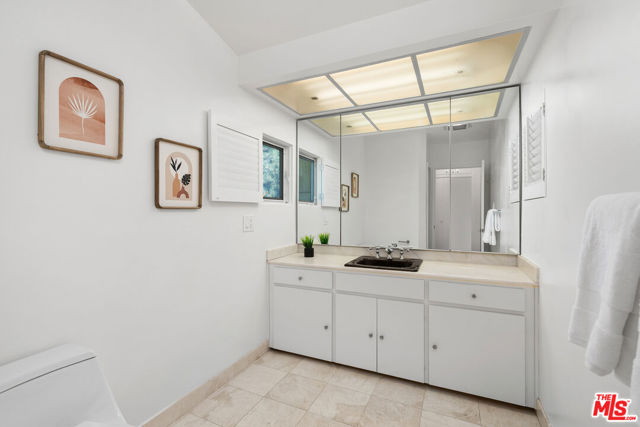 4450 Coronet Drive, Encino CA: https://media.crmls.org/mediaz/1f5277d0-5844-4264-800b-7bdf6f929ea1.jpg