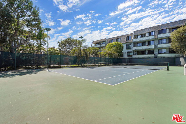 306 Bora Bora Way, Marina del Rey CA: https://media.crmls.org/mediaz/1f537a3b-68c4-4541-90ee-e88c28ee8a23.jpg