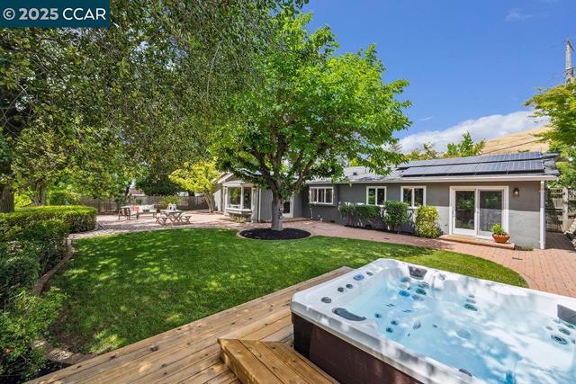 3159 Lucas Dr, Lafayette CA: https://media.crmls.org/mediaz/1f53b275-cafc-42ad-b289-310538356d76.jpg