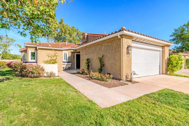 Detail Gallery Image 3 of 32 For 12142 Royal Birkdale Row F, San Diego,  CA 92128 - 2 Beds | 2 Baths