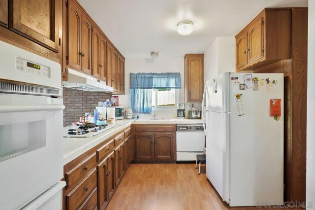 152 Leoma Ln, Chula Vista CA: https://media.crmls.org/mediaz/1f53beeb-eb15-4f33-91e3-80d6718df3dc.jpg