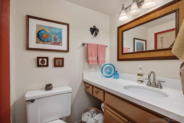 2564 Navarra Dr, Carlsbad CA: https://media.crmls.org/mediaz/1f5437de-d2dd-499a-9f2d-1712cbb24360.jpg