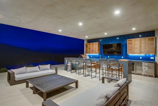 2885 Gate Three Place, Chula Vista CA: https://media.crmls.org/mediaz/1f54715a-de6e-4b94-b7c2-b64a2b488921.jpg