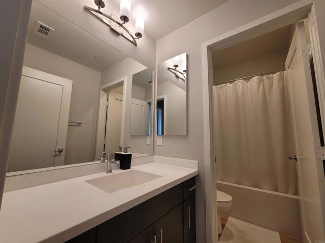 Detail Gallery Image 23 of 61 For 2072 Tango Loop #2,  Chula Vista,  CA 91915 - 4 Beds | 3 Baths