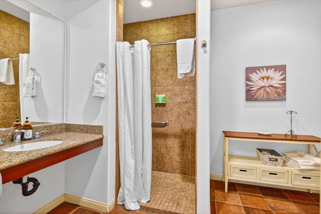 https://media.crmls.org/mediaz/1f548b72-1f88-481e-8b39-1fc5187c7d67.jpg?preset=X-Large