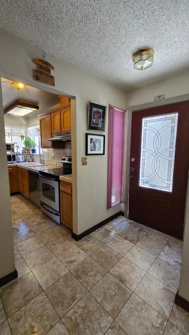 2071 Sunset View Place, San Jose CA: https://media.crmls.org/mediaz/1f549cb2-fff1-4ca0-b18c-c271f7823289.jpg