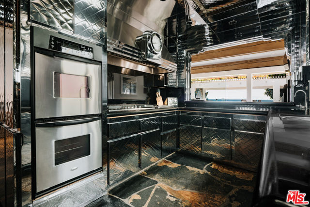 23614 Malibu Colony Road, Malibu CA: https://media.crmls.org/mediaz/1f5598f8-d2aa-448b-b2e7-92bfdeafce78.jpg