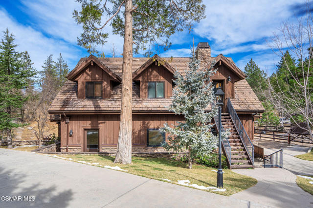 32310 Hummingbird Court, Running Springs CA: https://media.crmls.org/mediaz/1f55ae5c-344a-4073-af6e-365e0f908078.jpg