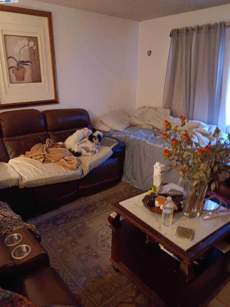https://media.crmls.org/mediaz/1f55e6c6-f863-42de-bcb0-d7fc13d04c6d.jpg?preset=X-Large