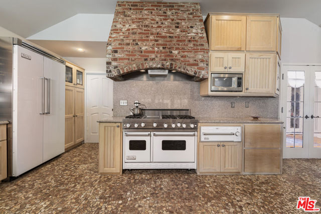 4981 Noeline Avenue, Encino CA: https://media.crmls.org/mediaz/1f55f577-bd17-4e19-af6e-867d3f466999.jpg