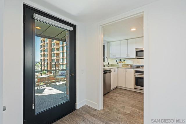 500 W Harbor Dr, San Diego CA: https://media.crmls.org/mediaz/1f5657bd-cc71-4b8e-95e1-b92f9606afdc.jpg