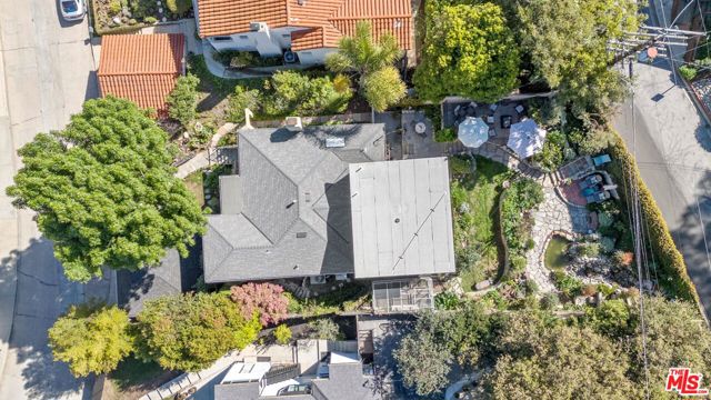 11316 Sunshine Terrace, Studio City CA: https://media.crmls.org/mediaz/1f56e952-9cff-4484-8e0c-72d11fed64f3.jpg