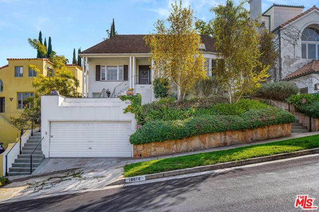 10614 Le Conte Avenue, Los Angeles CA: https://media.crmls.org/mediaz/1f57600e-5623-4b3f-8a20-0d943db8bd9c.jpg