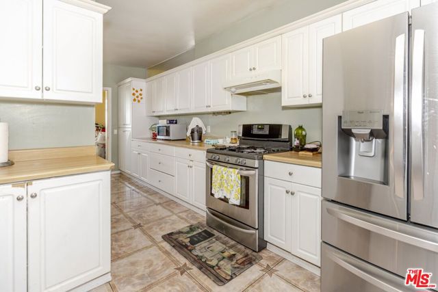 14175 Bergstrom Place, Sylmar CA: https://media.crmls.org/mediaz/1f57a525-f048-40ff-926f-c8d07179d7ce.jpg