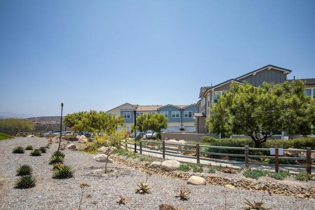 1257 Calle Datura, Chula Vista CA: https://media.crmls.org/mediaz/1f57e073-ff60-4d1d-b916-f4ea49c7daee.jpg