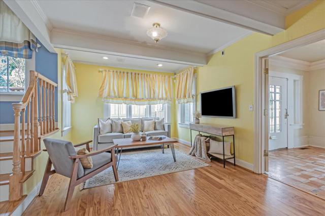 137 S 17th Street, San Jose CA: https://media.crmls.org/mediaz/1f57e91e-fb68-4314-80e8-00663b02bebf.jpg