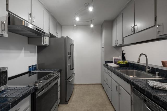 2101 Shore Line Drive, Alameda CA: https://media.crmls.org/mediaz/1f57f451-4113-44e5-b56f-c346e8e75f70.jpg