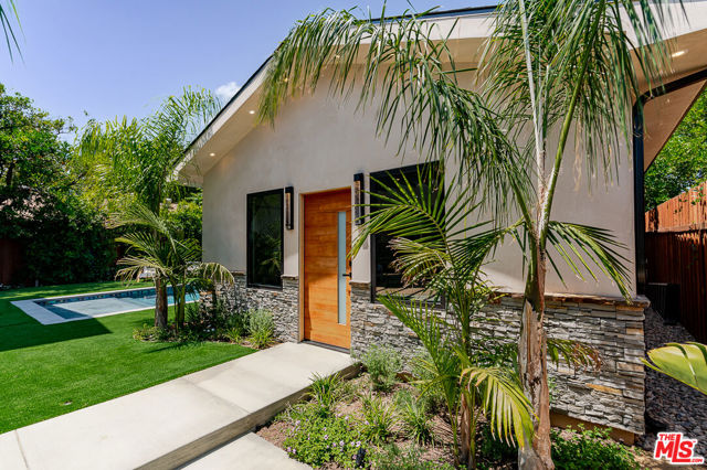 11559 La Maida Street, Valley Village CA: https://media.crmls.org/mediaz/1f5840b3-1f0a-435c-b669-2667eed4c898.jpg