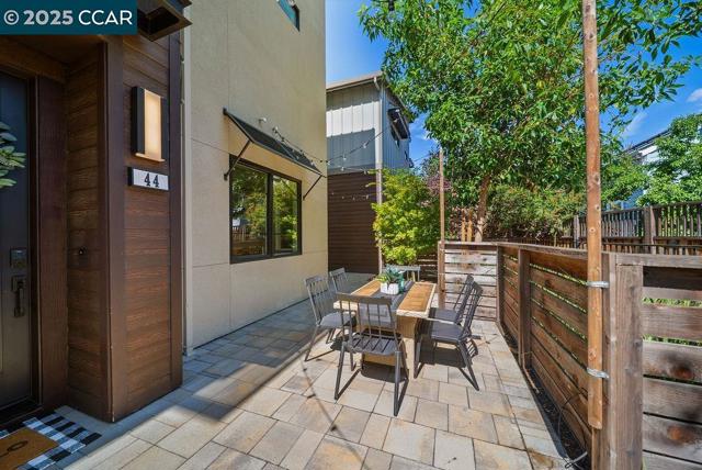 44 Analisa Ln, Walnut Creek CA: https://media.crmls.org/mediaz/1f5887ec-3242-4772-9dde-7caea3f4c4b2.jpg