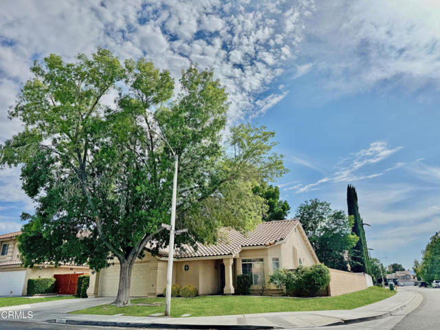 44543 Tarragon Drive, Lancaster CA: https://media.crmls.org/mediaz/1f58d804-2c18-42b3-b3a7-88b3c9e89db1.jpg