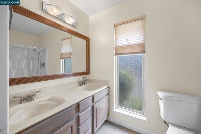 5571 Sepulveda Ct, Concord CA: https://media.crmls.org/mediaz/1f593ba7-9077-4a5b-be4b-60c0a3137411.jpg