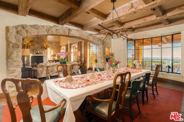 1915 Monte Alegre Drive, Carpinteria CA: https://media.crmls.org/mediaz/1f59578c-cdbe-4069-aef3-f342bcbaf15e.jpg