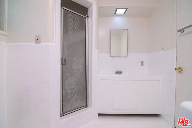180 N Highland Avenue, Los Angeles CA: https://media.crmls.org/mediaz/1f5a0f1b-990b-4eed-a2fe-7e8efedd43f7.jpg
