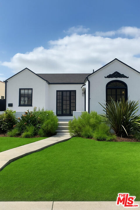 2032 W 80th Street, Los Angeles CA: https://media.crmls.org/mediaz/1f5a3bb5-bf50-44ac-884d-41c49c88dfca.jpg