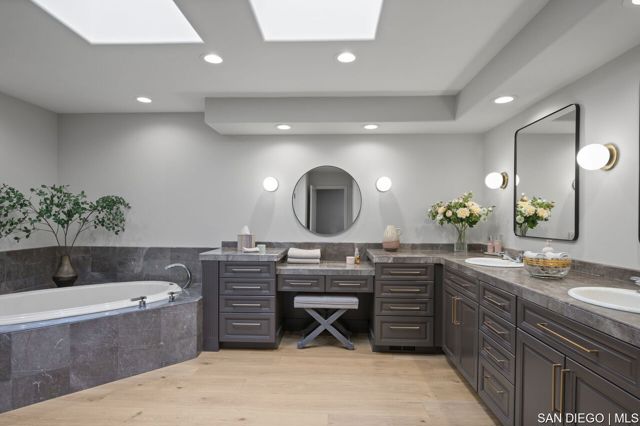 5931 Citadel CIR, La Jolla CA: https://media.crmls.org/mediaz/1f5a77c6-3f90-41f9-b097-c41fc0172216.jpg