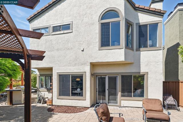 30300 Meridien Cir, Union City CA: https://media.crmls.org/mediaz/1f5a87b6-3068-44b8-9514-93d9b84c0d6f.jpg