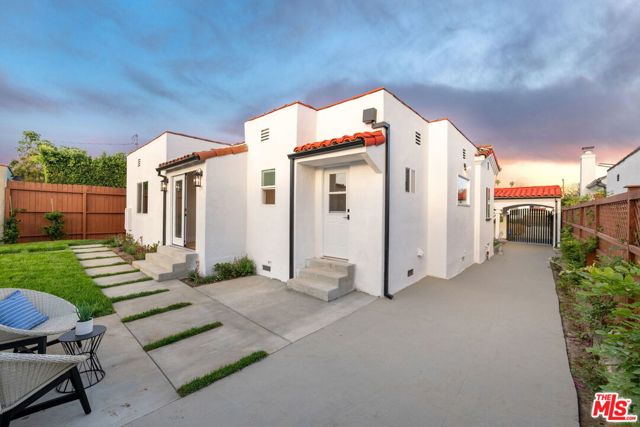 1237 S Curson Avenue, Los Angeles CA: https://media.crmls.org/mediaz/1f5b1847-8169-4e67-a4c3-4e3b3b6ec69a.jpg